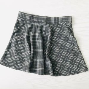Forever 21 Skirts - Forever 21 Mini Gray Plaid Skirt EUC Large Forever 21 Skirts - Forever 21 Mini Gray Plaid Skirt EUC Large